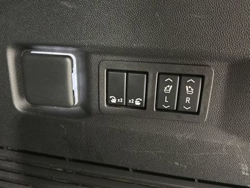 Used 2024 GMC Yukon Denali AWD/4WD image 32