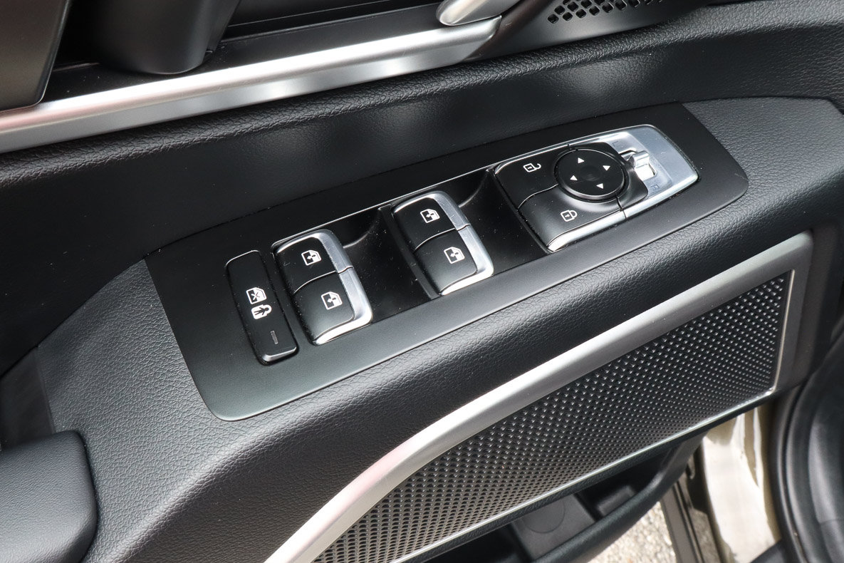 Used 2025 Kia Telluride S FWD image 14