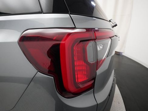 Used 2023 GMC Acadia SLE w/ Driver Convenience Package image 31