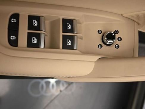 Used 2024 Audi Q5 e Premium Plus w/ Premium Plus Package image 7