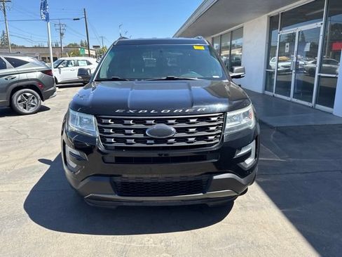 Used 2017 Ford Explorer XLT w/ Equipment Group 202A FWD image 4