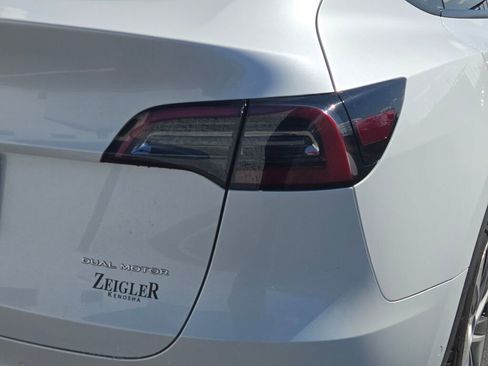 Used 2022 Tesla Model Y Long Range image 11