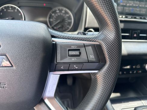 Used 2024 Mitsubishi Outlander ES FWD image 17