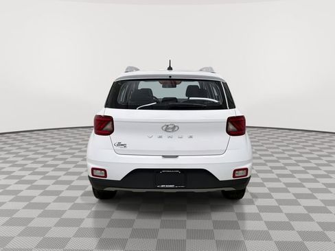 Used 2025 Hyundai Venue SEL image 9