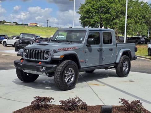 Used 2025 Jeep Gladiator Mojave w/ Convenience Group AWD/4WD image 7