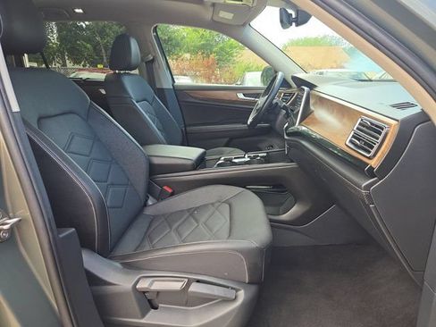 Used 2025 Volkswagen Atlas SE FWD image 29