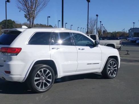 Used 2017 Jeep Grand Cherokee Overland AWD/4WD image 8