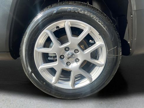 Used 2023 Jeep Renegade Latitude image 16