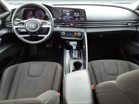 Used 2023 Hyundai Elantra SEL w/ Preferred Accessory Package image 9