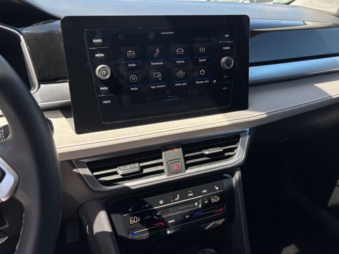 Used 2025 Volkswagen Taos SE image 20