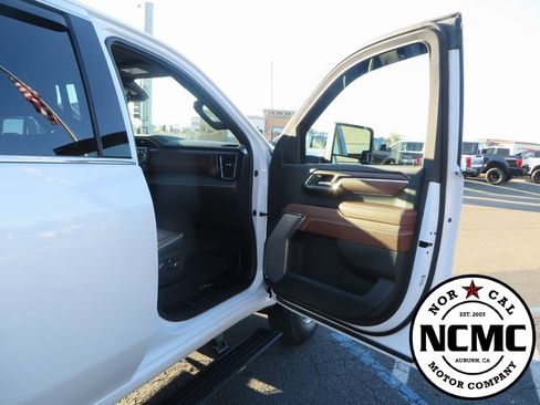 Used 2024 GMC Sierra 3500 Denali Ultimate image 58