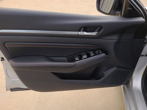 Certified 2023 Nissan Altima 2.5 SR w/ SR Premium Package image 17