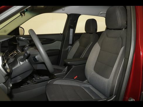 Certified 2025 Chevrolet TrailBlazer LT FWD image 12