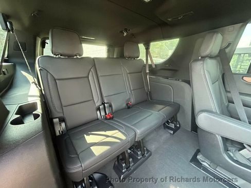 Used 2025 GMC Yukon XL Denali w/ Denali Reserve Package AWD/4WD image 21