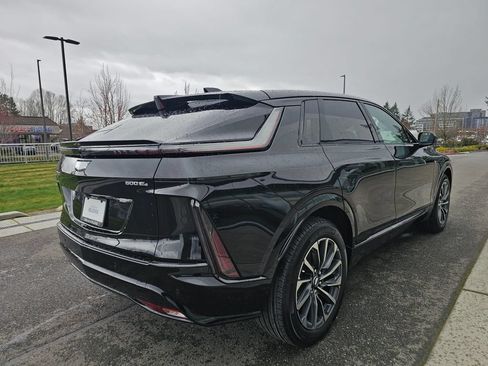 Used 2026 Cadillac Lyriq Premium Sport AWD/4WD image 7