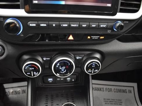 Used 2024 Hyundai Venue Limited FWD image 33