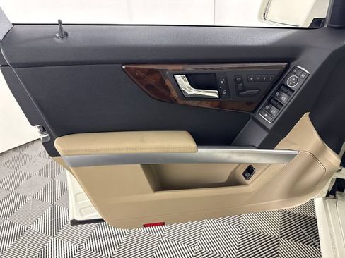 Used 2011 Mercedes-Benz GLK 350 4MATIC image 28