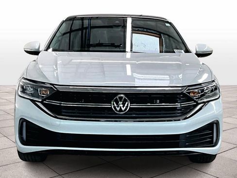 Used 2023 Volkswagen Jetta SEL image 3