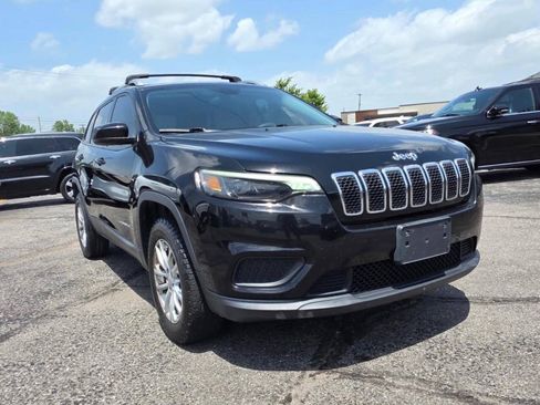Used 2020 Jeep Cherokee Latitude w/ Safety Group AWD/4WD image 8
