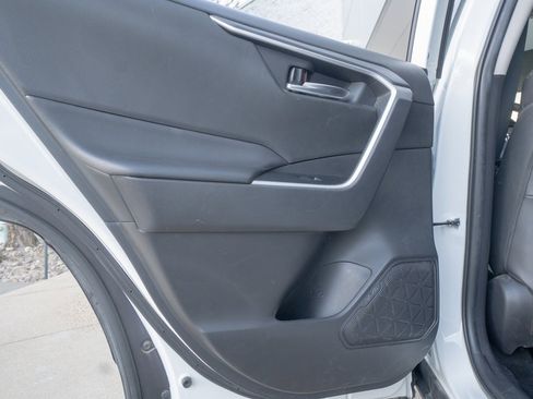 Used 2020 Toyota RAV4 XLE Premium image 16