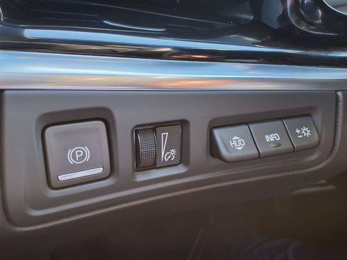 Used 2025 Cadillac XT6 Premium Luxury w/ Technology Package FWD image 18