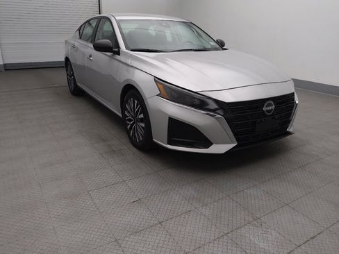 Used 2024 Nissan Altima 2.5 SV image 14