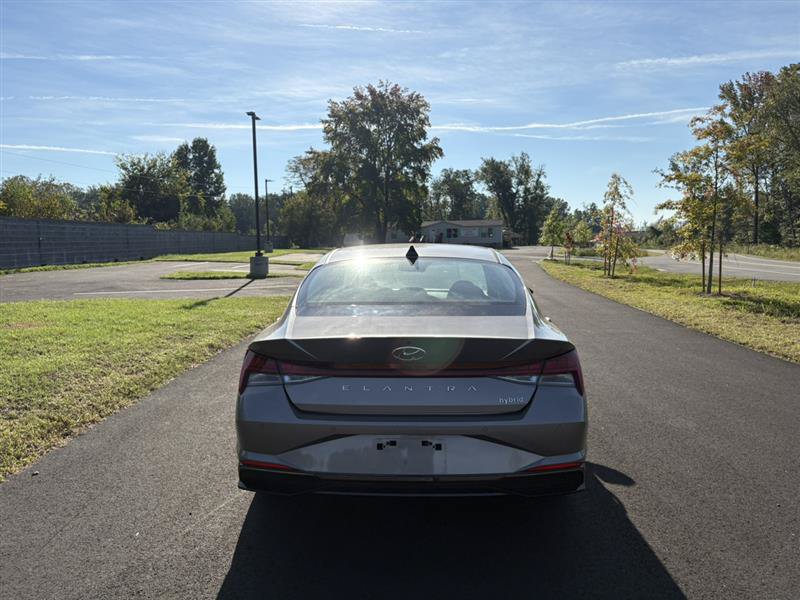 Used 2023 Hyundai Elantra Limited FWD image 4