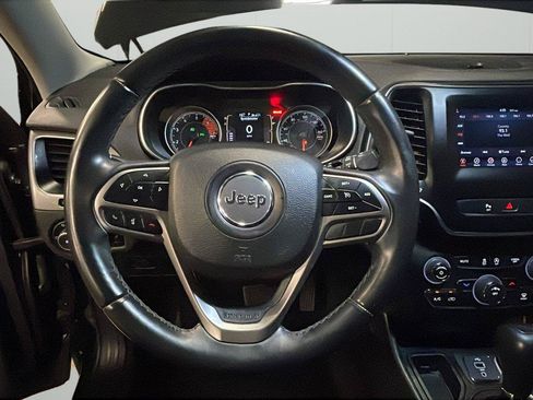 Used 2019 Jeep Cherokee Latitude Plus FWD image 22