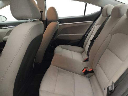 Used 2019 Hyundai Elantra SE FWD image 18