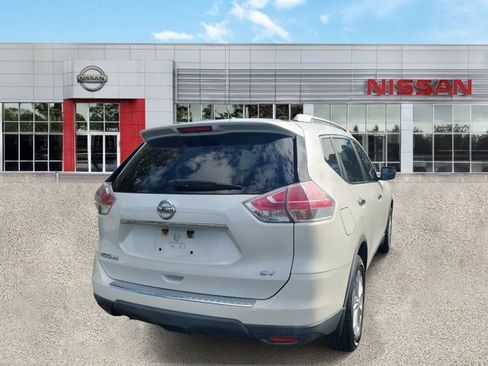 Used 2016 Nissan Rogue SV image 3
