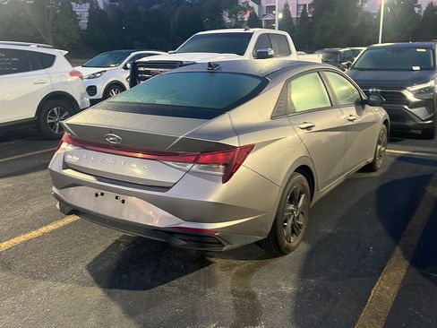 Used 2023 Hyundai Elantra SEL w/ Cargo Package image 10