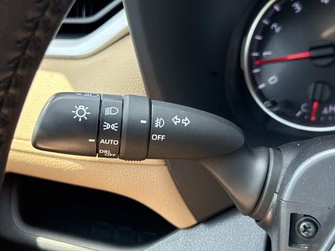 Used 2021 Toyota RAV4 XLE Premium image 27