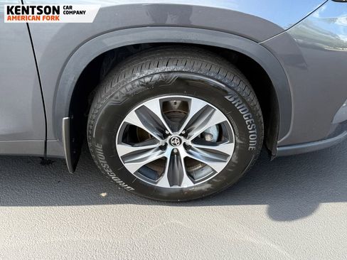 Used 2025 Toyota Highlander XLE image 16