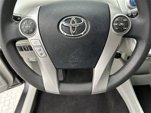 Used 2014 Toyota Prius V Three image 14