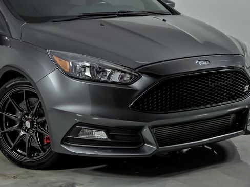 Used 2018 Ford Focus ST image 3
