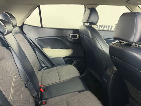 Used 2022 Hyundai Venue Limited image 29