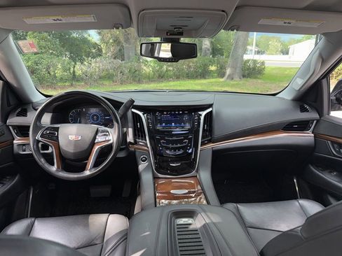 Used 2020 Cadillac Escalade 2WD image 45