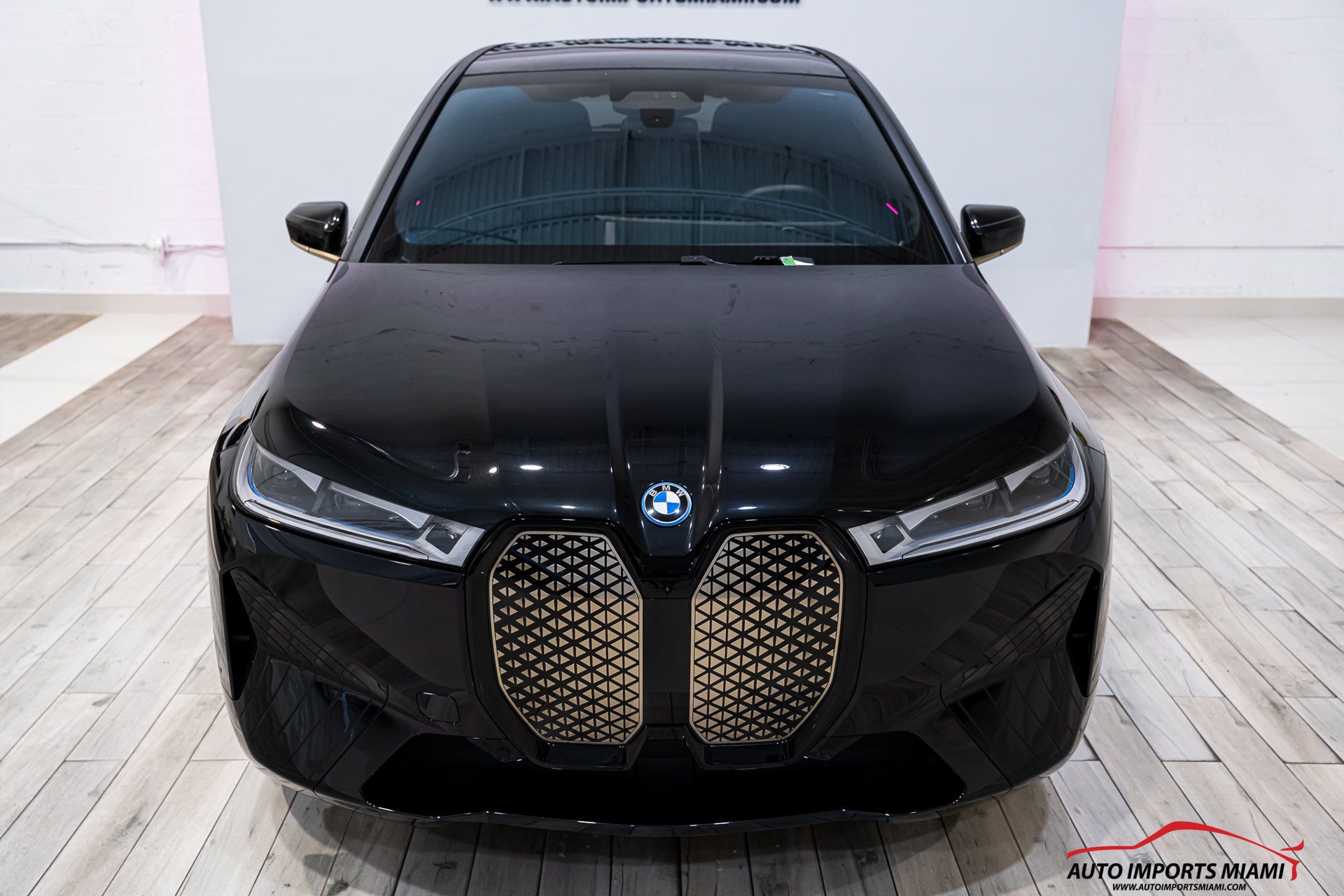 Used 2024 BMW iX xDrive50 w/ Sport Package AWD/4WD image 30