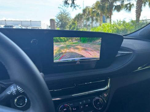 Used 2025 Buick Envista Sport Touring image 18