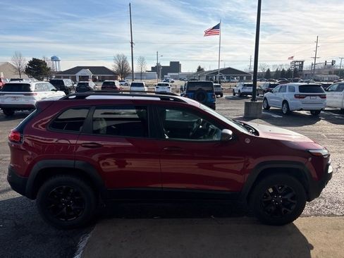 Used 2016 Jeep Cherokee Trailhawk image 8