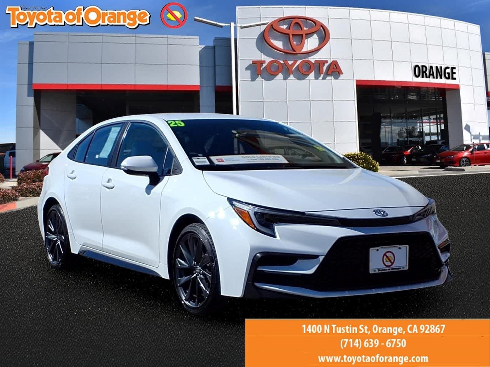 Certified 2025 Toyota Corolla SE w/ Convenience Package FWD image 1