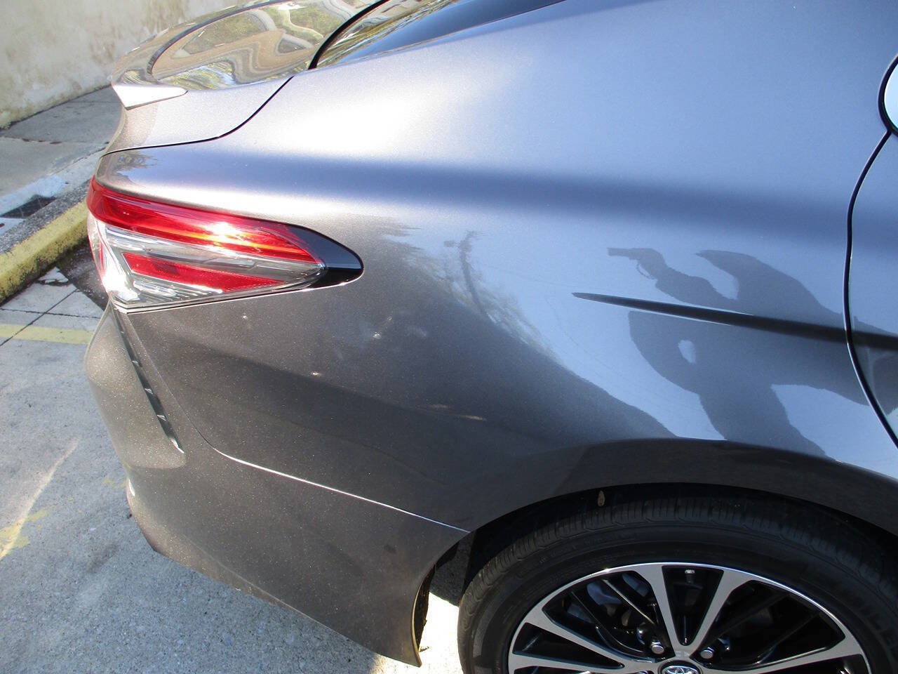 Used 2018 Toyota Camry SE FWD image 20