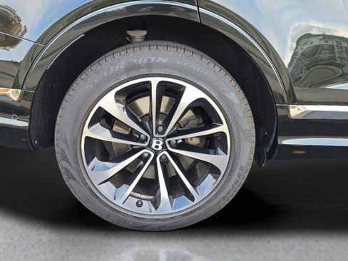 Used 2023 Bentley Bentayga image 16