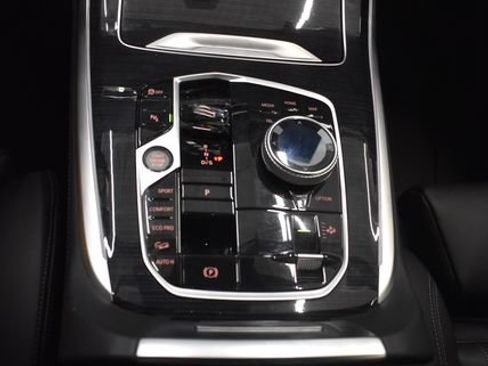 Used 2024 BMW X7 xDrive40i w/ M Sport Package AWD/4WD image 29