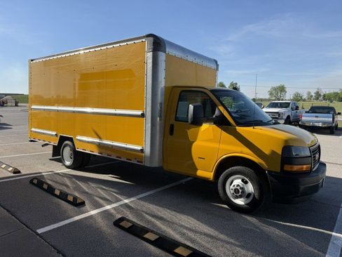 Used 2022 GMC Savana 3500 Extended w/ Power Convenience Package image 3