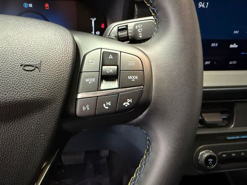 Used 2025 Ford Maverick Lobo image 17