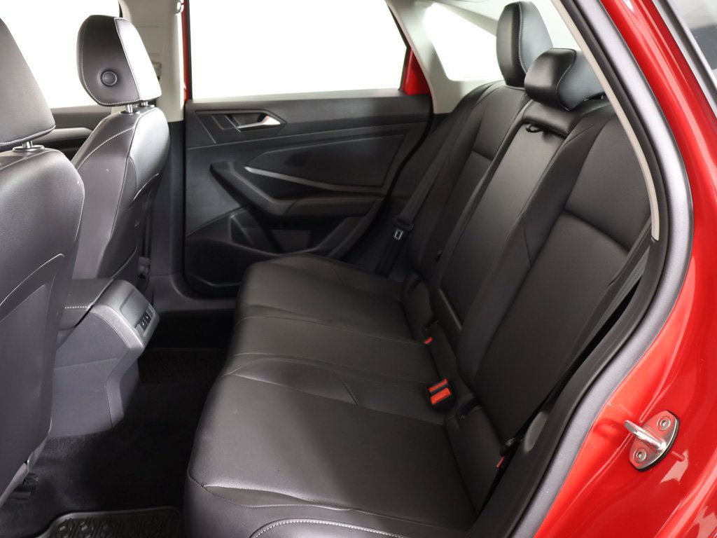 Used 2020 Volkswagen Jetta SE w/ SE Cold Weather Package FWD image 34