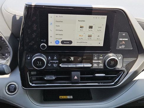 Used 2024 Toyota Highlander XLE FWD image 19