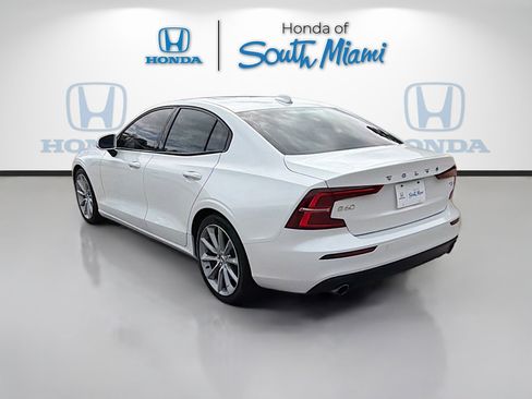 Used 2020 Volvo S60 T5 Momentum image 5