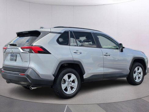 Used 2021 Toyota RAV4 XLE FWD image 5